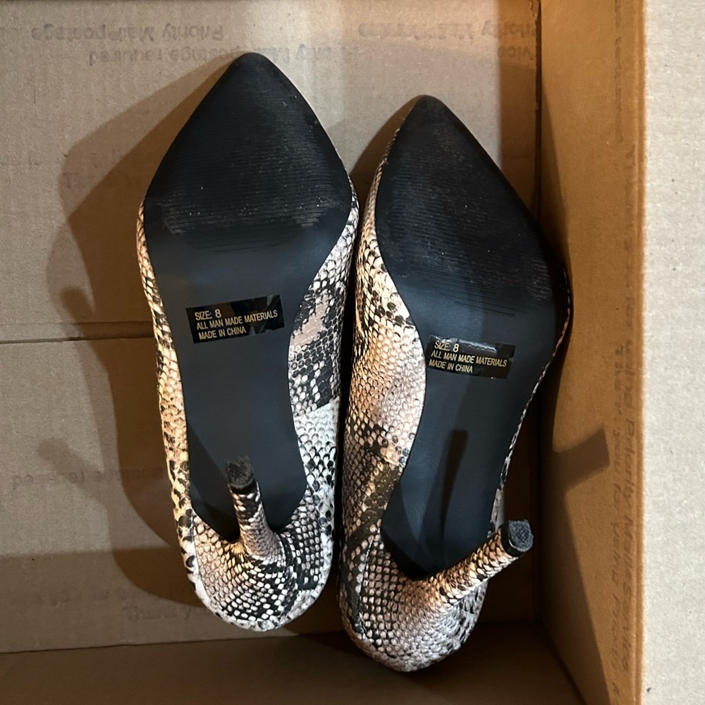 CHARLOTTE RUSSE SNAKE PRINT HEELS - Picture 6 of 7